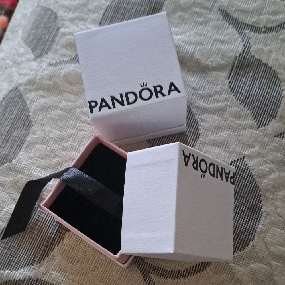 Pandora White and Pink Gift Box
